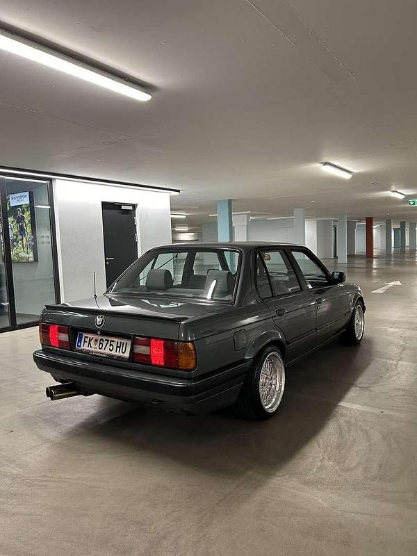 Gebraucht BMW 320 129 PS (94 kW) 1988 Limousine