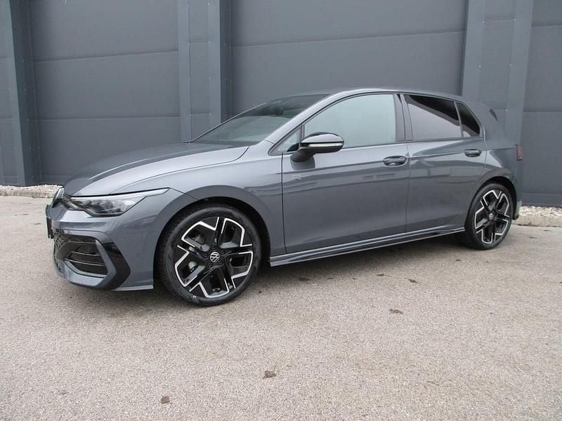 Neu VW Golf VIII Sport 115 PS (84 kW) 2026 Mittelgrau  metallic