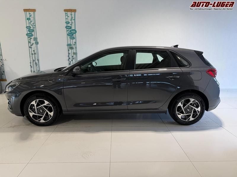 Neu Hyundai i30 GO! 97 PS (71 kW) 2025 Ecotronic grey pearl Limousine