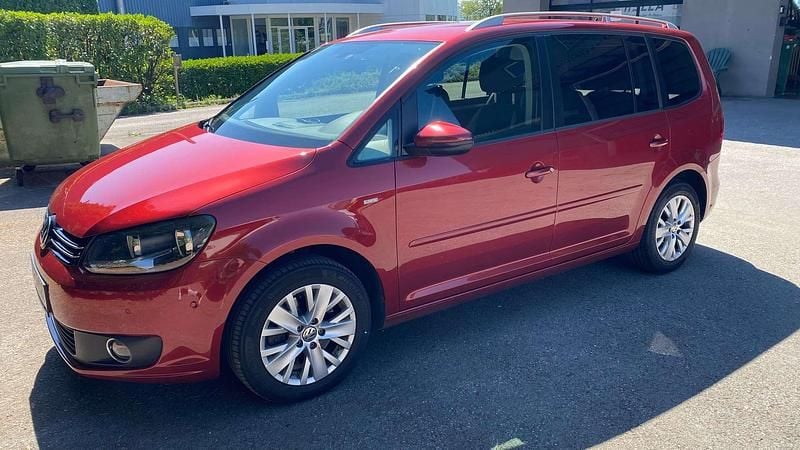 Rot Gebraucht 2013 VW Touran Life Van / Kleinbus | € 6.490 (Superpreis) - Bild 1/4