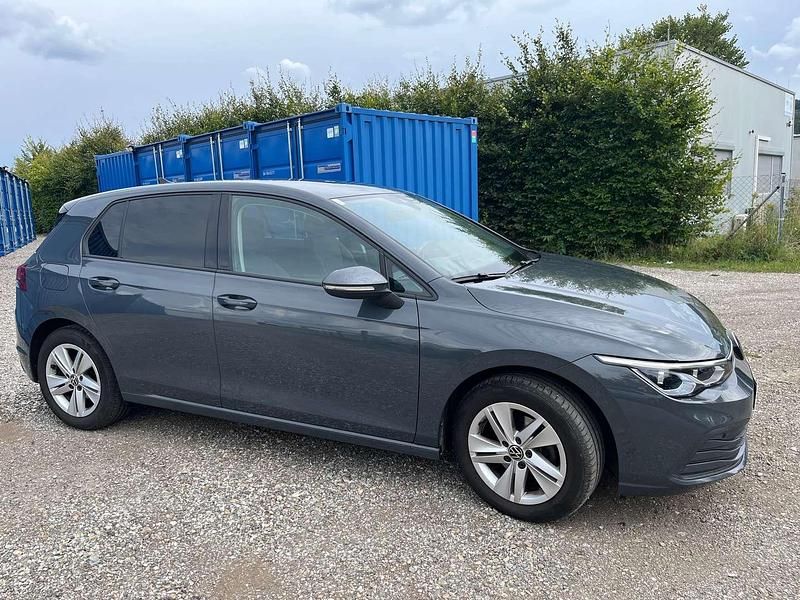 Gebraucht VW Golf VIII Life 110 PS (80 kW) 2023 Grau Limousine