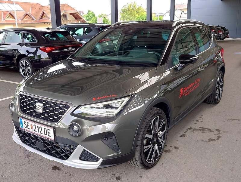 Mittelgrün metallic Gebraucht 2022 Seat Arona Xperience SUV | € 22.590 (Etwas zu teuer) - Bild 1/4