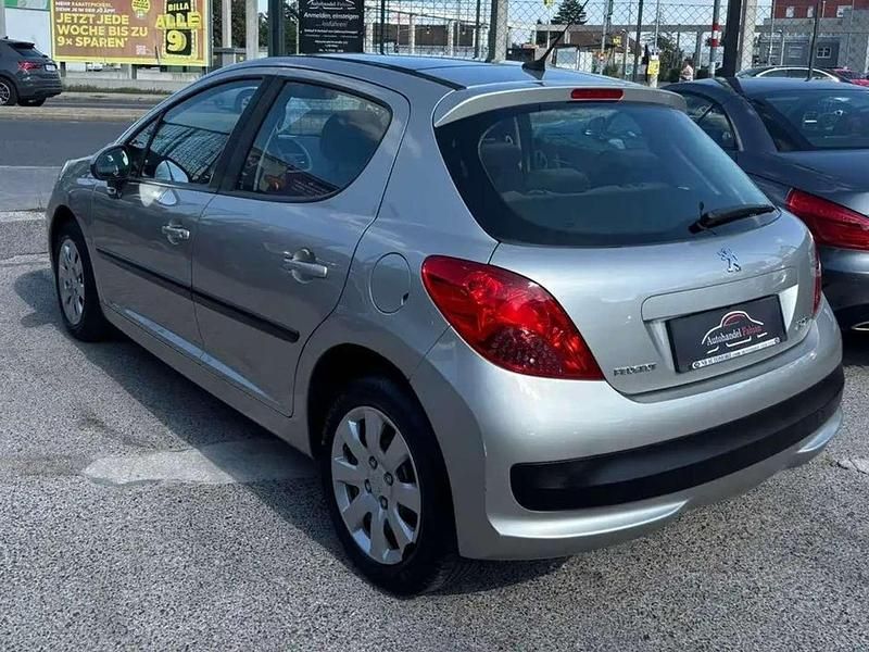 Gebraucht Peugeot 207 73 PS (53 kW) 2007 Silber Kleinwagen