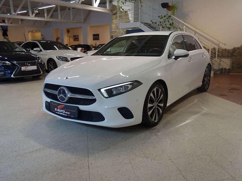 Gebraucht Mercedes A200 Sport 150 PS (110 kW) 2022 Weiß Limousine