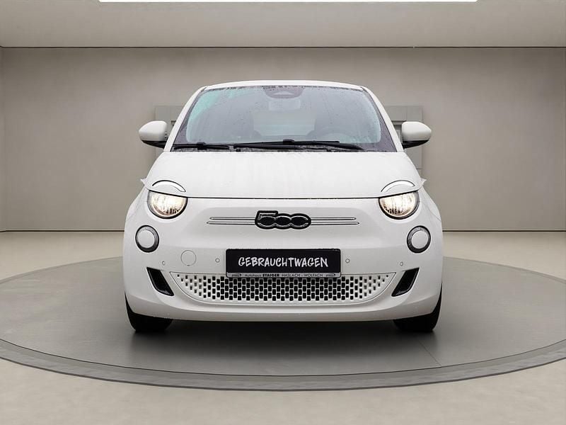 Weiß Gebraucht 2023 Fiat 500e Basis Kleinwagen | € 22.508 (Fairer Preis) - Bild 1/4