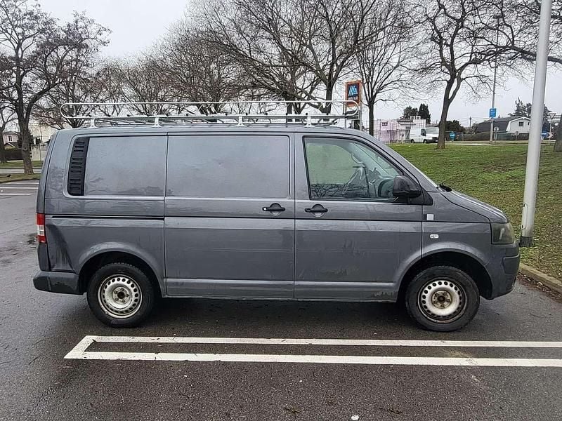 Gebraucht VW T5 140 PS (102 kW) 2014 Grau Van