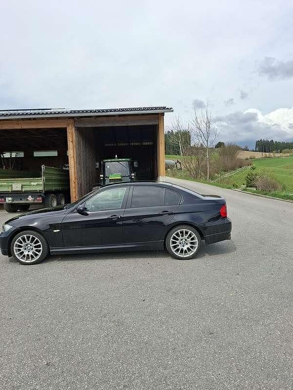 Gebraucht BMW 320 177 PS (130 kW) 2009 Limousine
