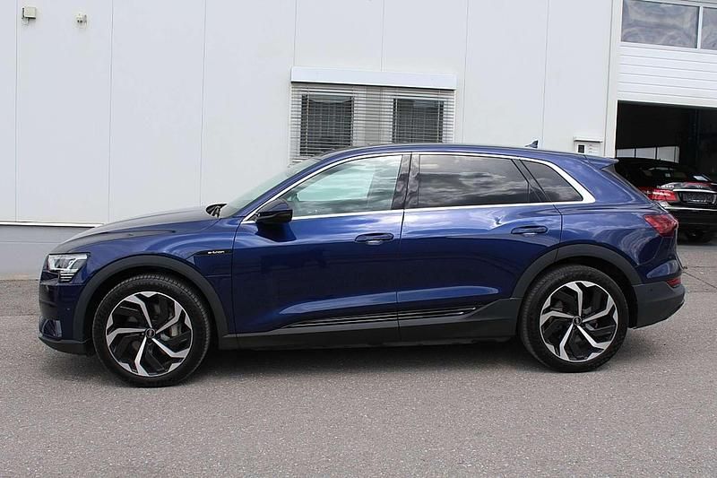 Gebraucht Audi e-tron Comfort 230 kW (313 PS) 2021 Blau SUV