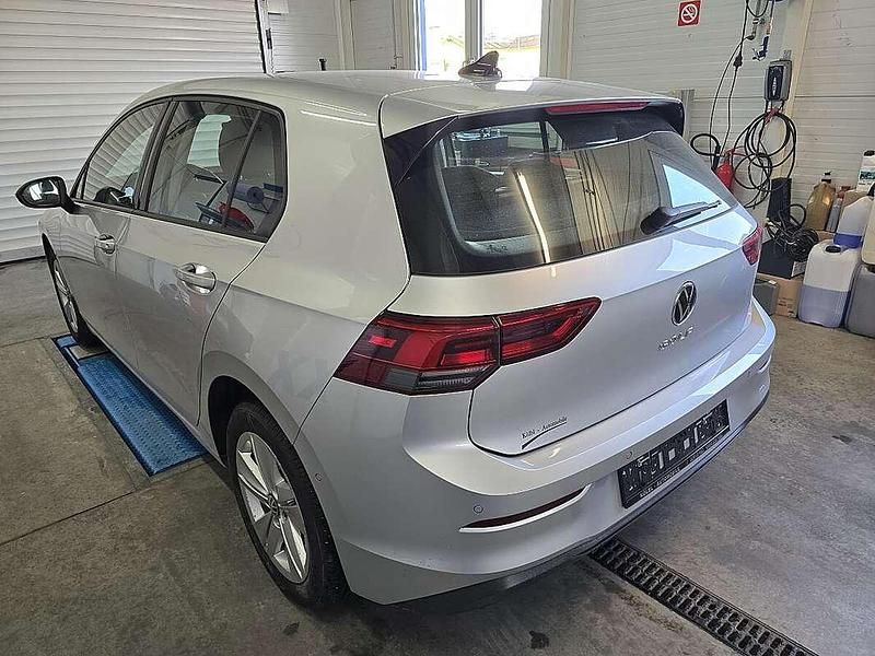 Gebraucht VW Golf VIII Life 116 PS (85 kW) 2021 Grau Limousine