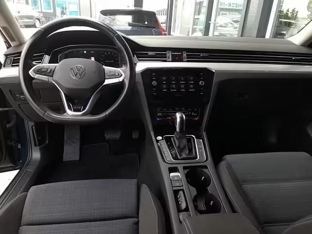 Gebraucht VW Passat Pro 156 PS (114 kW) 2022 Blau Kombi