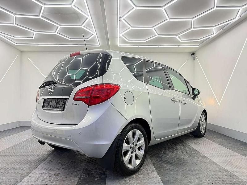 Gebraucht Opel Meriva Edition 101 PS (74 kW) 2011 Silber Van / Kleinbus