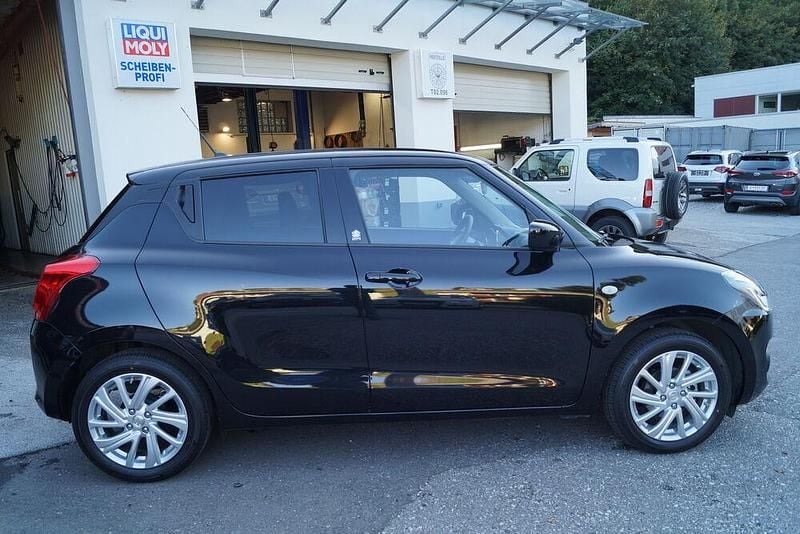 Gebraucht Suzuki Swift 83 PS (61 kW) 2024 Schwarz Kleinwagen
