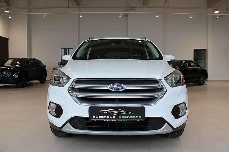 Gebraucht Ford Kuga Titanium 120 PS (88 kW) 2017 Weiß SUV