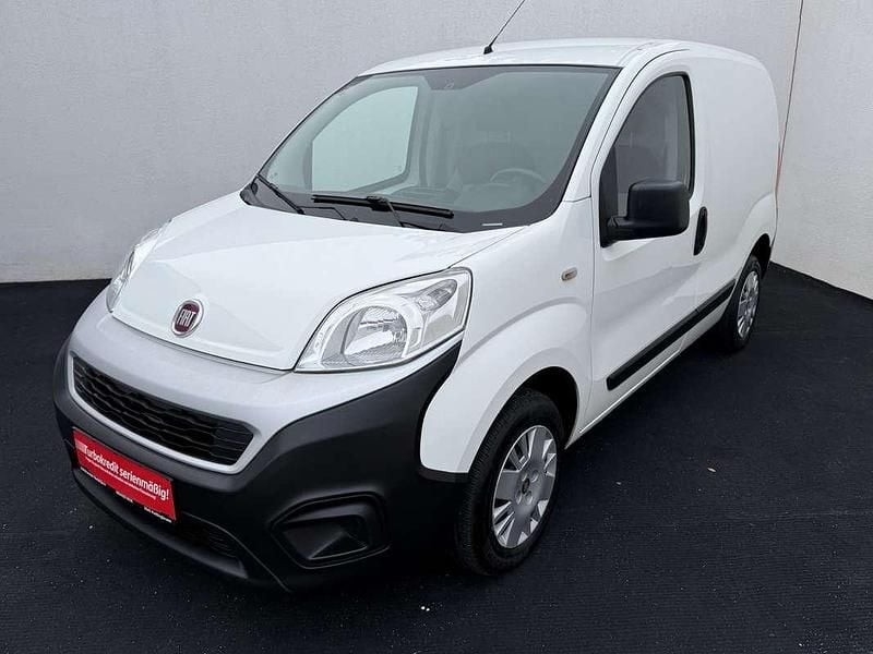 Gebraucht Fiat Fiorino 80 PS (58 kW) 2018 Weiß Van / Kleinbus