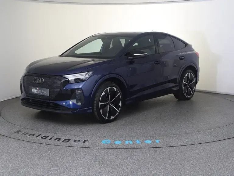 Mittelblau metallic Gebraucht 2025 Audi Q4 Sportback e-tron Ambiente SUV | € 57.900 (Etwas zu teuer) - Bild 1/4