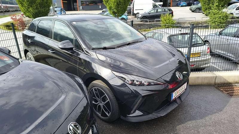 Gebraucht MG MG4 EV Trophy 89 kW (122 PS) 2024 Schwarz Kleinwagen