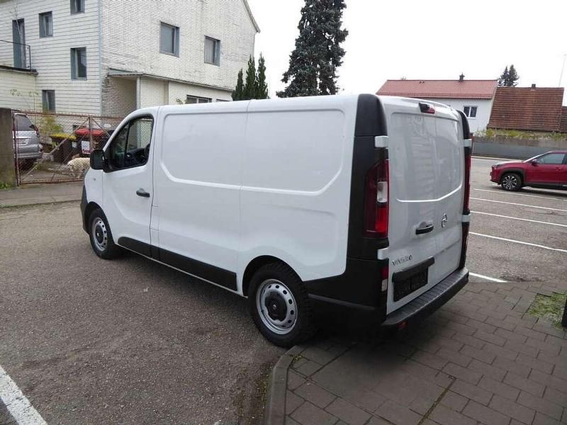 Gebraucht Opel Vivaro 95 PS (69 kW) 2019 Weiß Van / Kleinbus