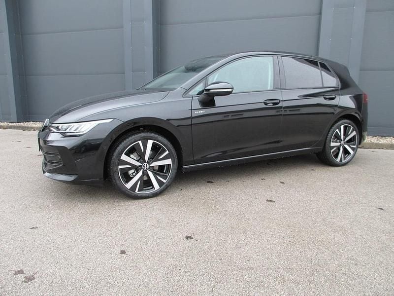 Neu VW Golf VIII 115 PS (84 kW) 2025 Schwarz  metallic