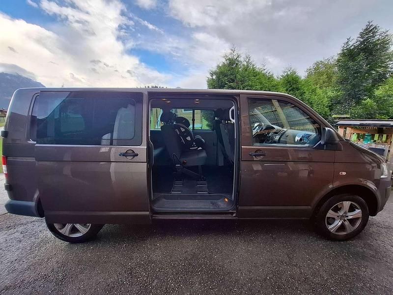 Braun Gebraucht 2013 VW Caravelle Van / Kleinbus | € 24.900 - Bild 1/4