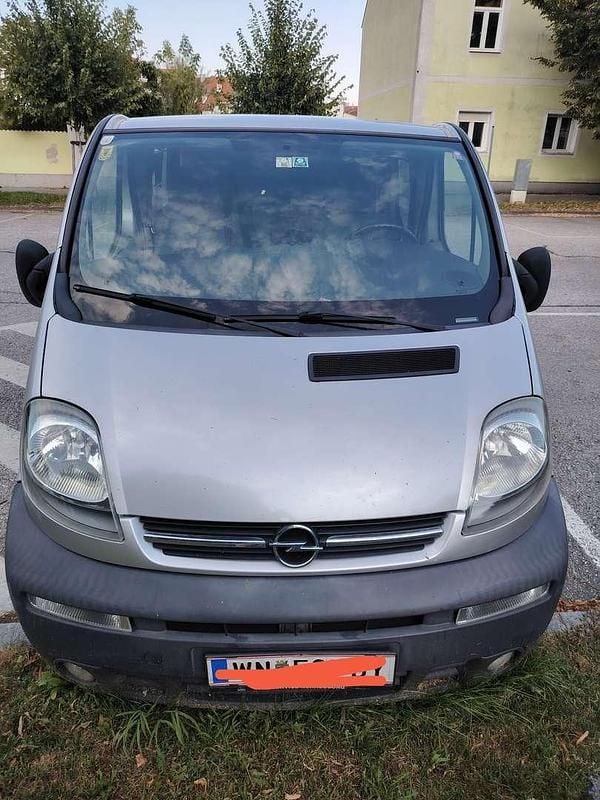 Gebraucht Opel Vivaro 101 PS (74 kW) 2002 Silber Van / Kleinbus