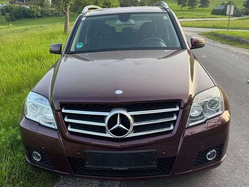 Rot Gebraucht 2009 Mercedes GLK320 SUV | € 13.500 (Fairer Preis) - Bild 1/4