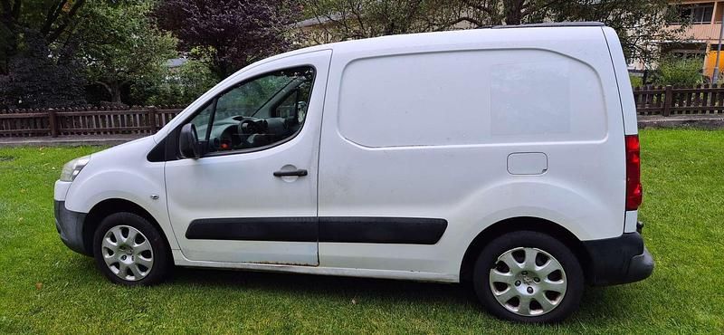 Gebraucht Peugeot Partner 75 PS (55 kW) 2010 Weiß Van / Kleinbus