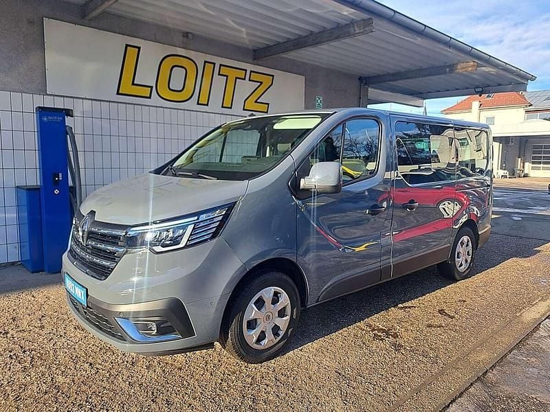 Grau Gebraucht 2023 Renault Trafic Techno Van / Kleinbus | € 37.790 (Fairer Preis) - Bild 1/4