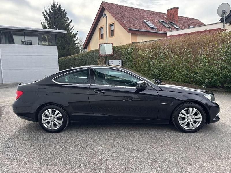 Gebraucht Mercedes C180 156 PS (114 kW) 2011 Schwarz Coupé