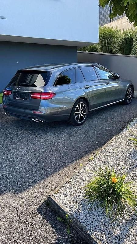 Grau Gebraucht 2019 Mercedes E220 Exclusive Kombi | € 25.900 (Guter Preis) - Bild 1/4
