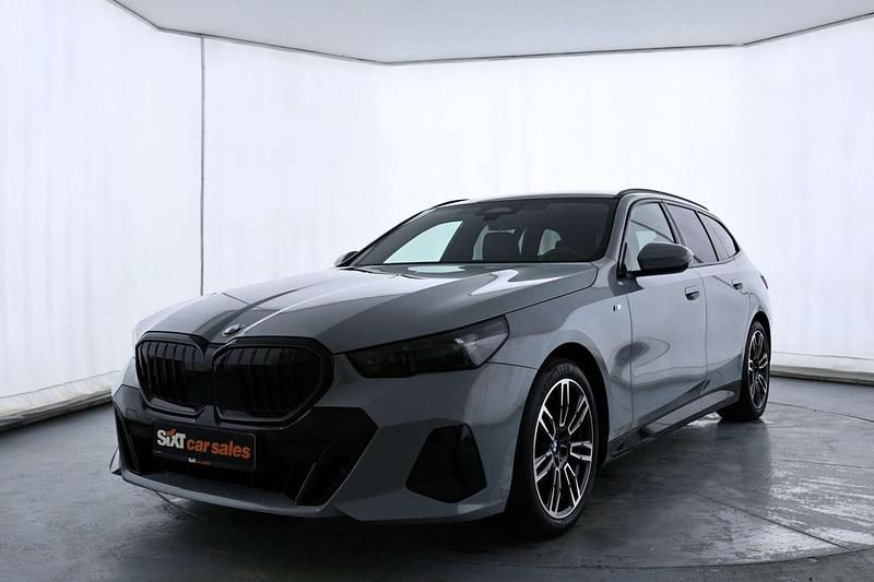 Gebraucht BMW 540 M Sport 303 PS (222 kW) 2025 Grau Kombi