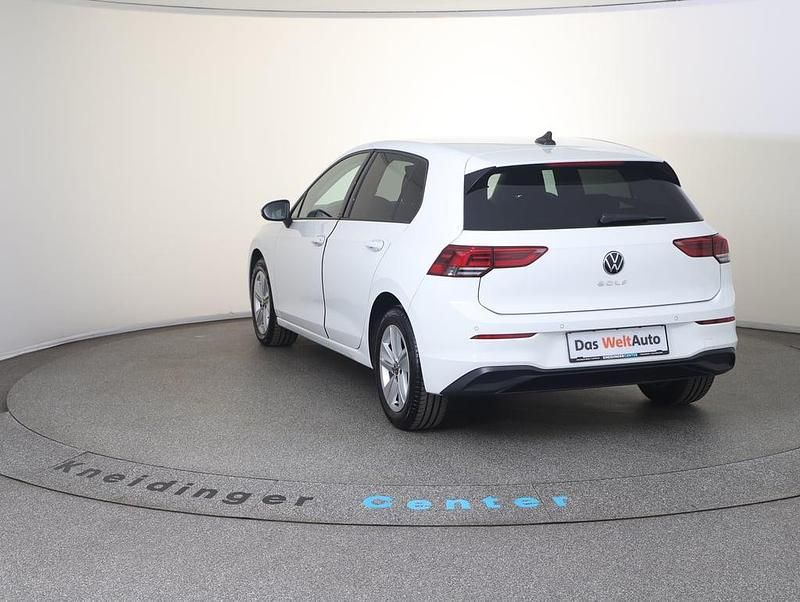 Gebraucht VW Golf VIII Life 115 PS (84 kW) 2023 Weiss  normal Limousine
