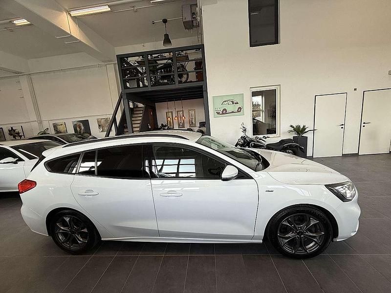 Gebraucht Ford Focus ST-Line 120 PS (88 kW) 2021 Weiß Kombi
