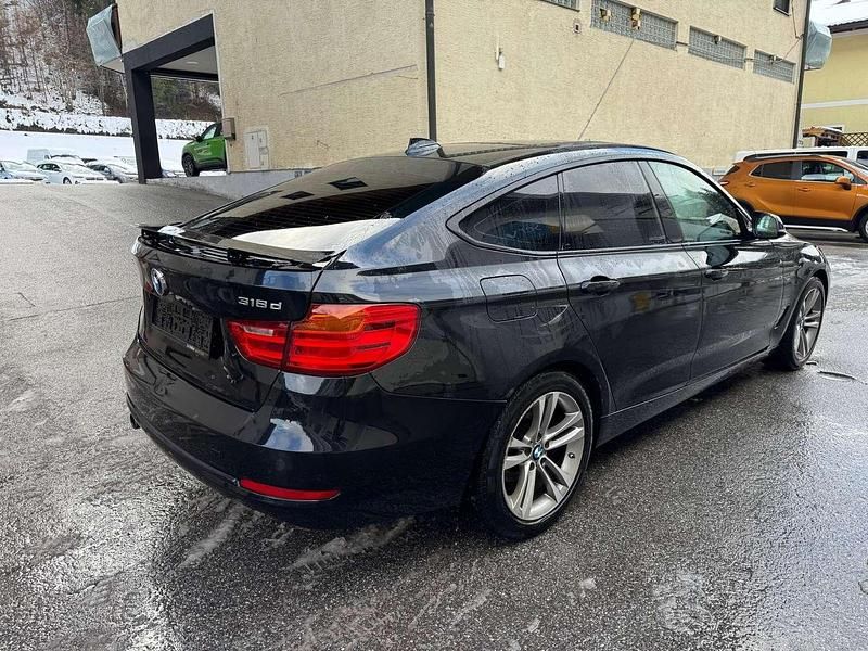 Gebraucht BMW 318 Comfort Edition 143 PS (105 kW) 2015 Schwarz Kleinwagen