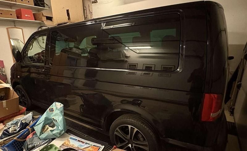 Gebraucht VW Multivan Startline 140 PS (102 kW) 2012 Schwarz Van