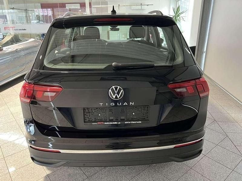 Gebraucht VW Tiguan Life 150 PS (110 kW) 2022 Schwarz SUV