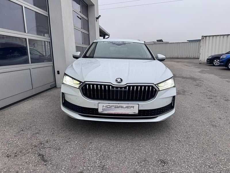 Neu Skoda Superb Selection 204 PS (150 kW) 2026 Weiss  normal Kombi