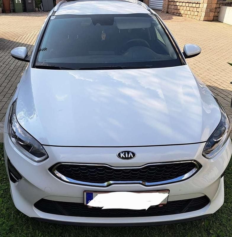 Weiß Gebraucht 2020 Kia Ceed Sportswagon Silver Kombi | € 14.650 (Fairer Preis) - Bild 1/4