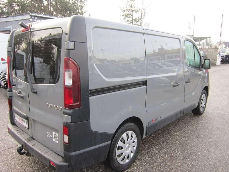 Gebraucht Renault Trafic 90 PS (66 kW) 2016 Grau Van / Kleinbus