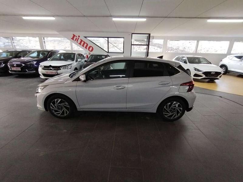 Neu Hyundai i20 99 PS (72 kW) 2025 Grau Kleinwagen