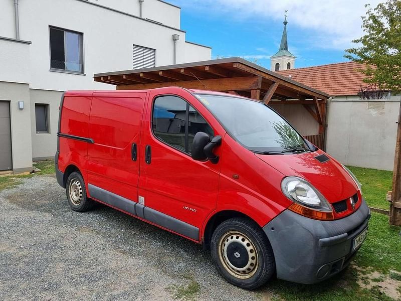 Rot Gebraucht 2005 Renault Trafic Van | € 5.200 - Bild 1/4