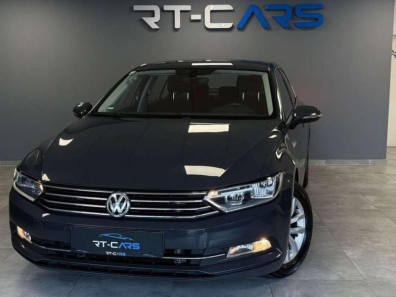 Gebraucht VW Passat Comfortline 120 PS (88 kW) 2016 Grau Limousine