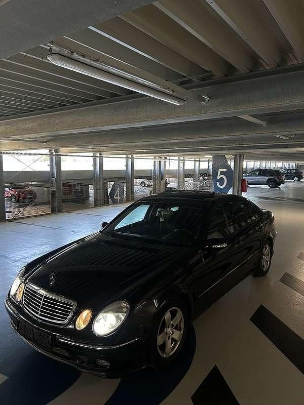 Gebraucht 2004 Mercedes E320 Avantgarde Limousine | € 9.700 (Teuer) - Bild 1/4