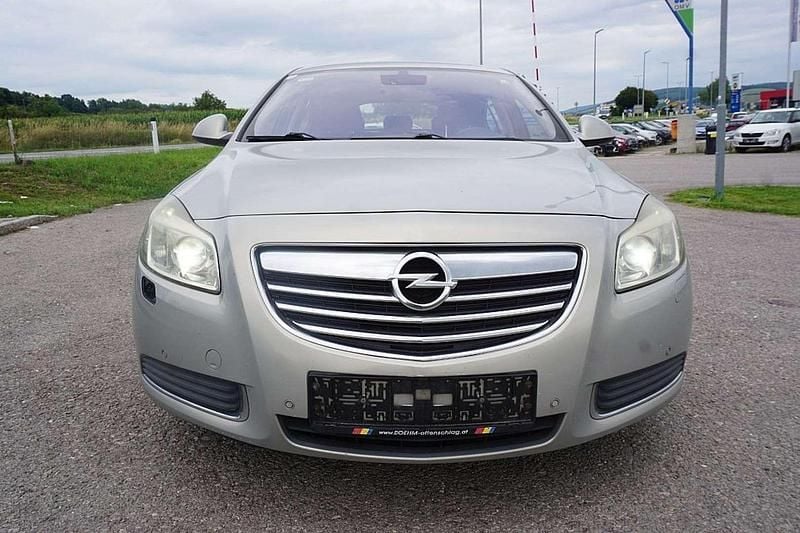 Silber Gebraucht 2010 Opel Insignia Cosmo Limousine | € 1.790 (Superpreis) - Bild 1/4