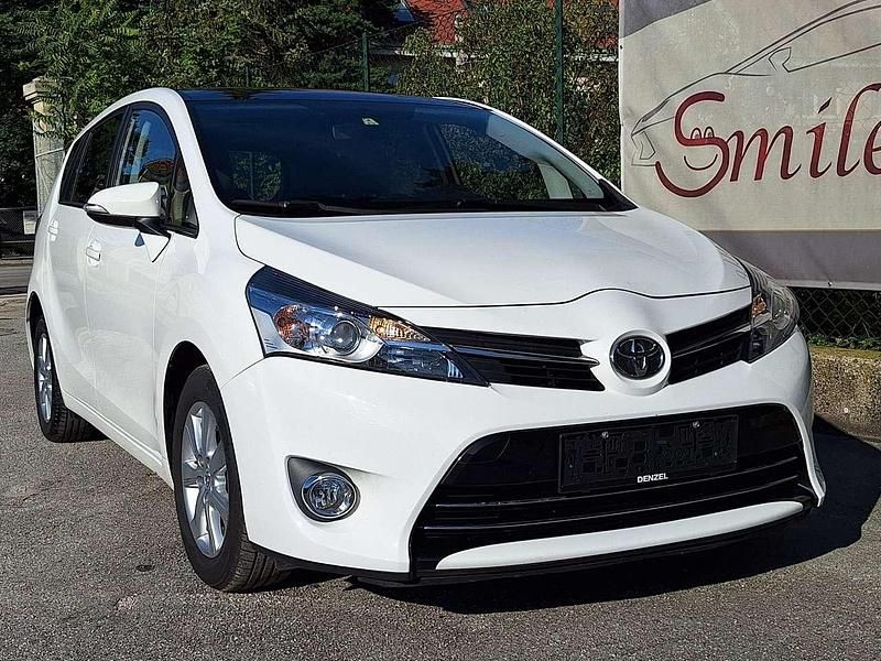 Weiß Gebraucht 2015 Toyota Verso Active Van / Kleinbus | € 10.850 (Fairer Preis) - Bild 1/4