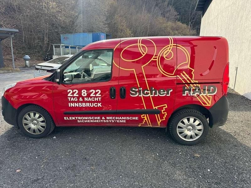 Gebraucht Opel Combo 95 PS (69 kW) 2018 Rot Van / Kleinbus