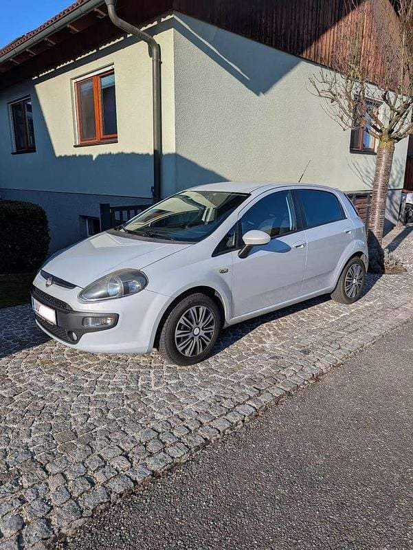 Weiß Gebraucht 2009 Fiat Punto Evo S Kleinwagen | € 3.700 - Bild 1/4