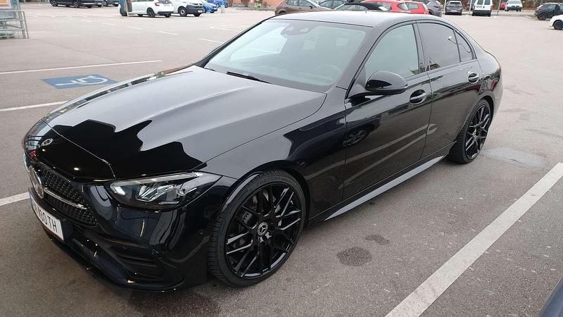 Schwarz Gebraucht 2022 Mercedes C200 AMG line Limousine | € 42.000 (Fairer Preis) - Bild 1/4