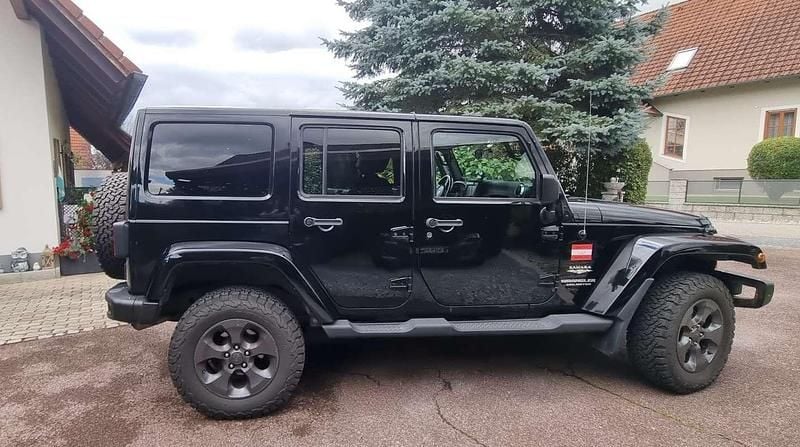 Gebraucht Jeep Wrangler Unlimited Sahara 200 PS (147 kW) 2011 Schwarz SUV