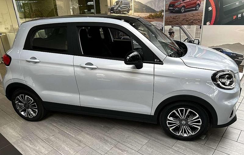 Neu Leapmotor T03 69 kW (95 PS) 2025 Silber Kleinwagen