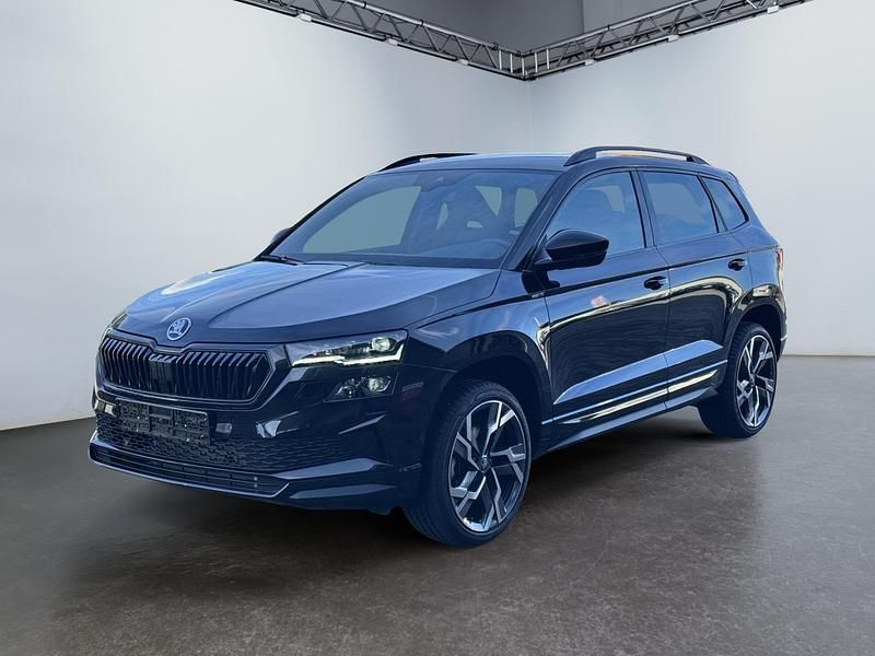 Neu 2025 Skoda Karoq SportLine SUV | € 42.573 (Etwas zu teuer) - Bild 1/4
